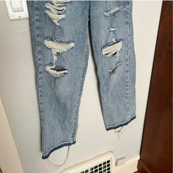 Levi’s Ribcage Straight Ankle Jeans in Light Indigo Destructed - Picture 4 of 9